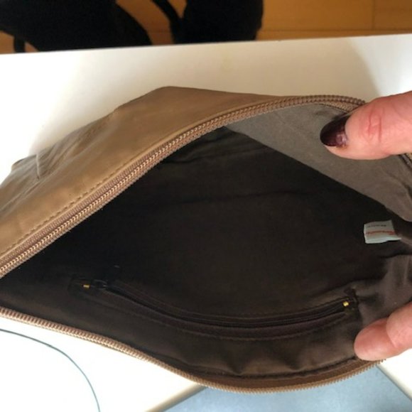 Chinese "no name" tan leather clutch - Picture 5 of 5